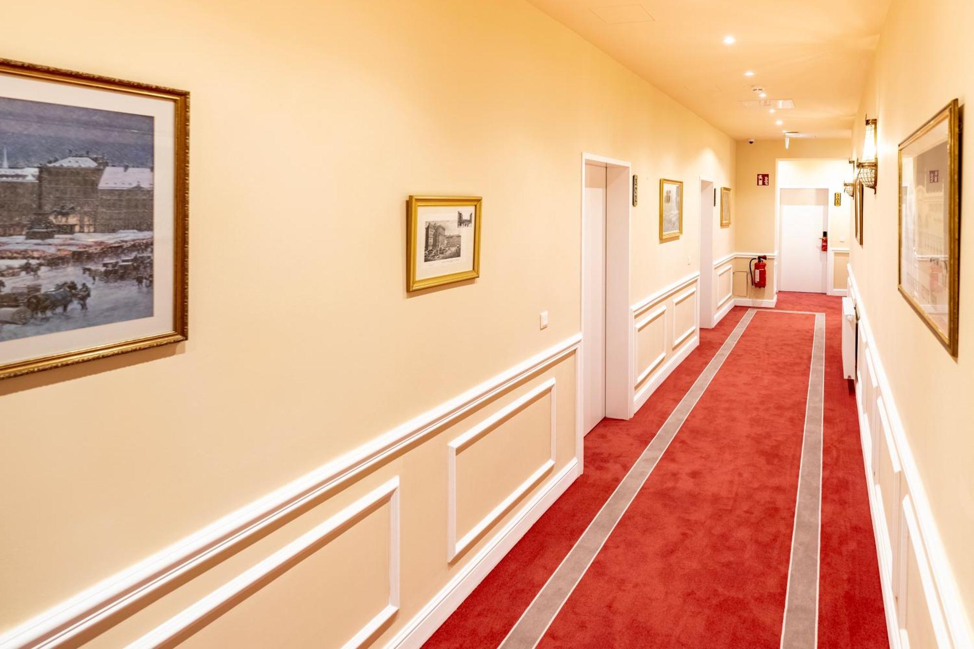Aviano Boutique Hotel Wina Bagian luar foto