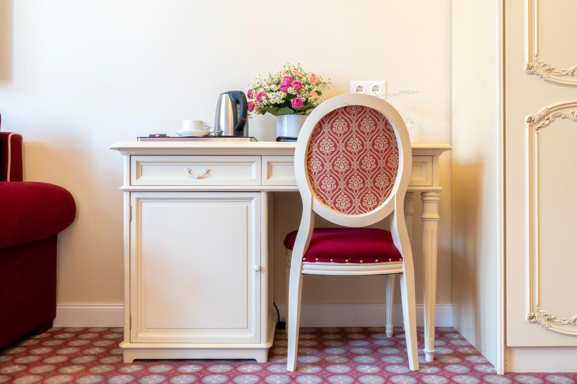 Aviano Boutique Hotel Wina Bagian luar foto