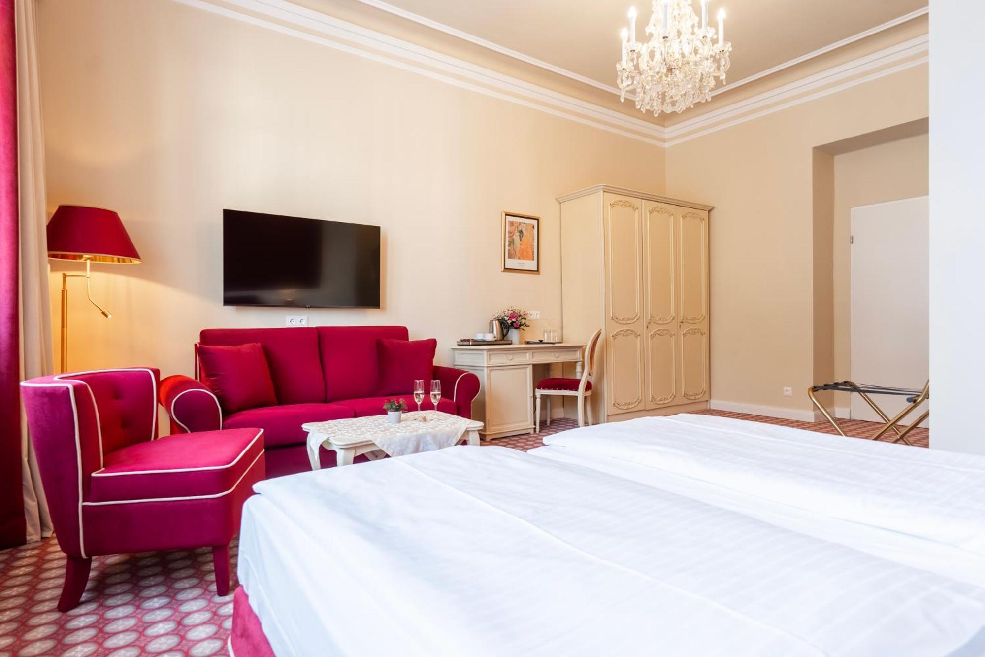 Aviano Boutique Hotel Wina Bagian luar foto