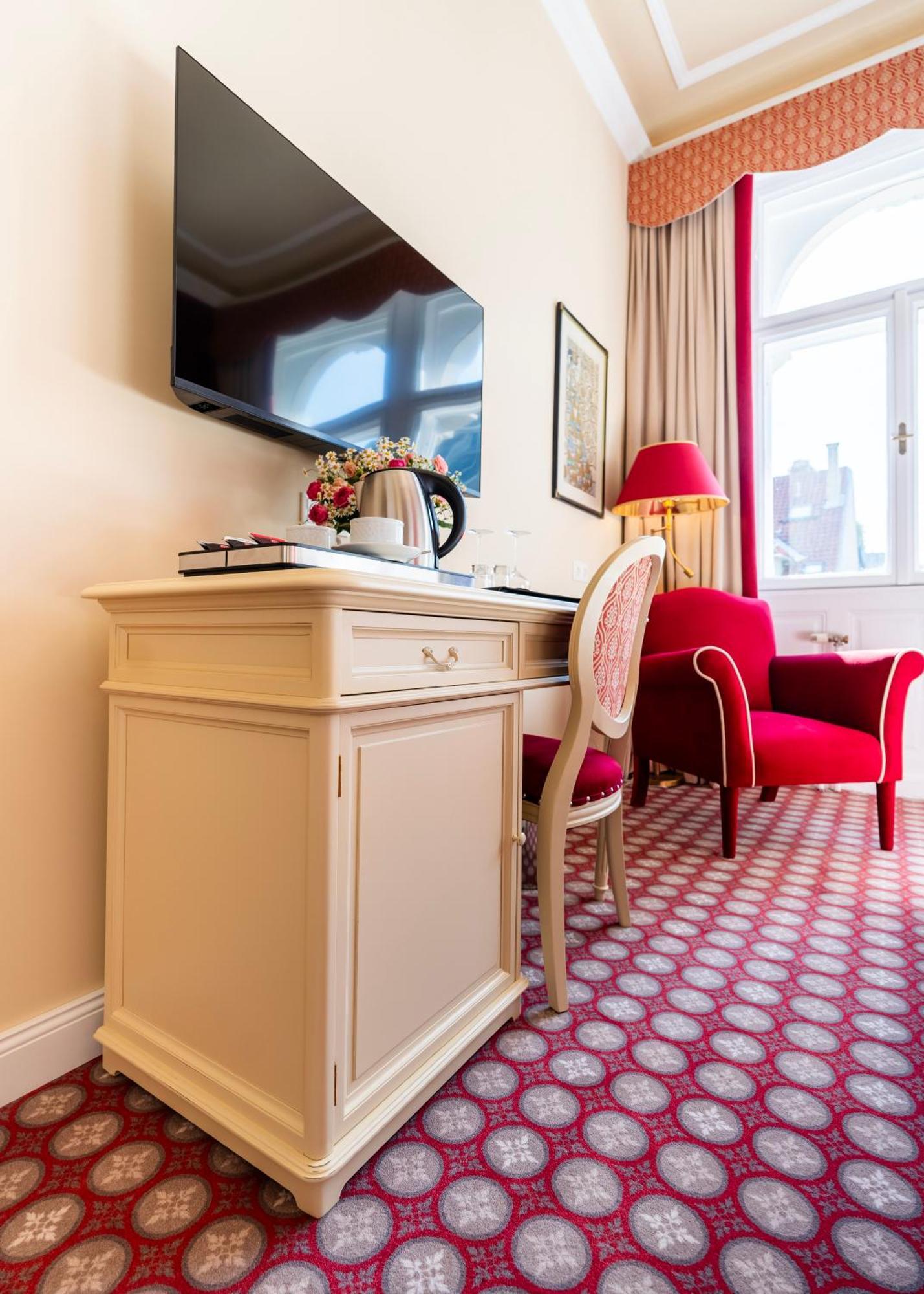 Aviano Boutique Hotel Wina Bagian luar foto