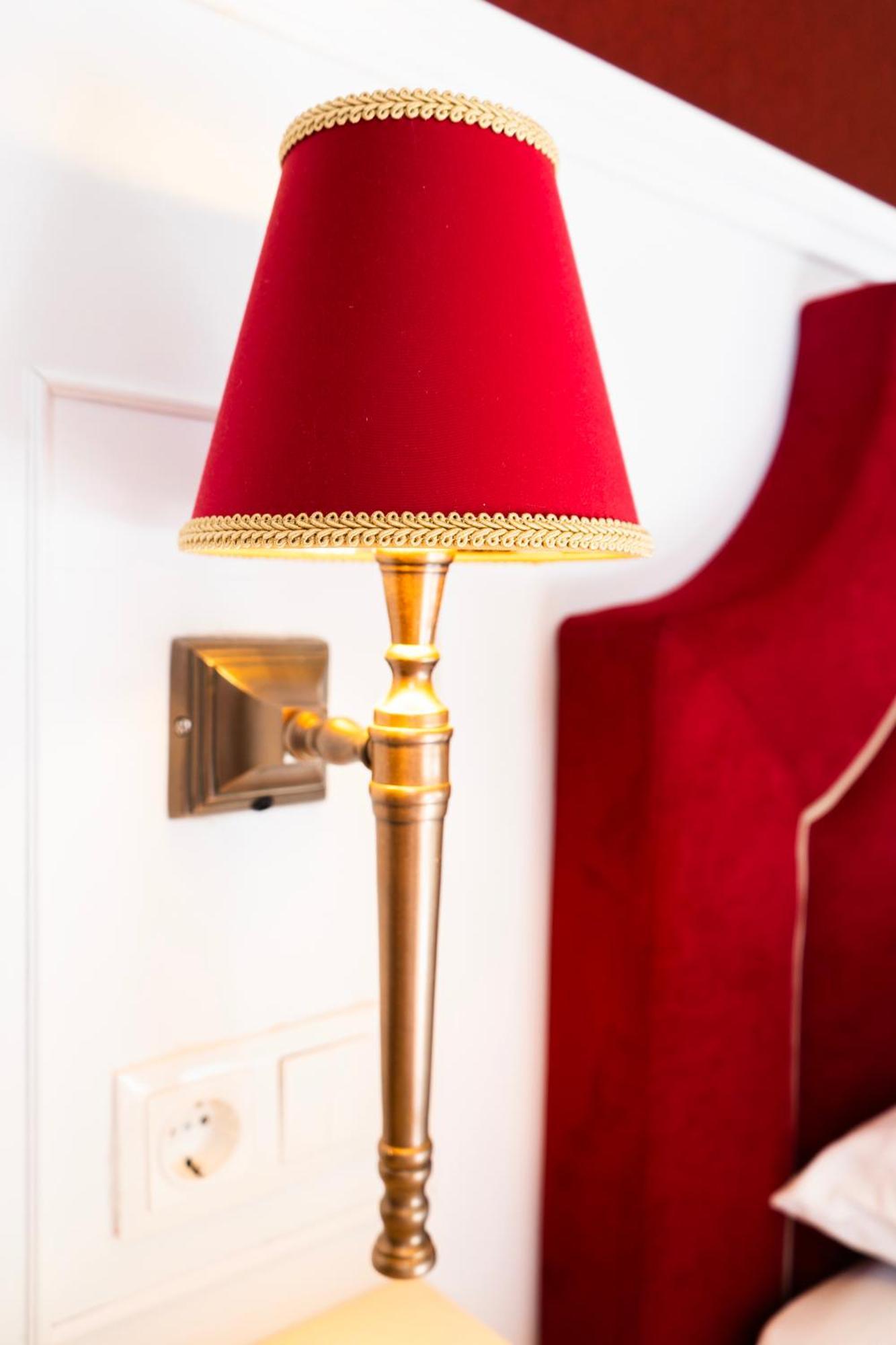 Aviano Boutique Hotel Wina Bagian luar foto