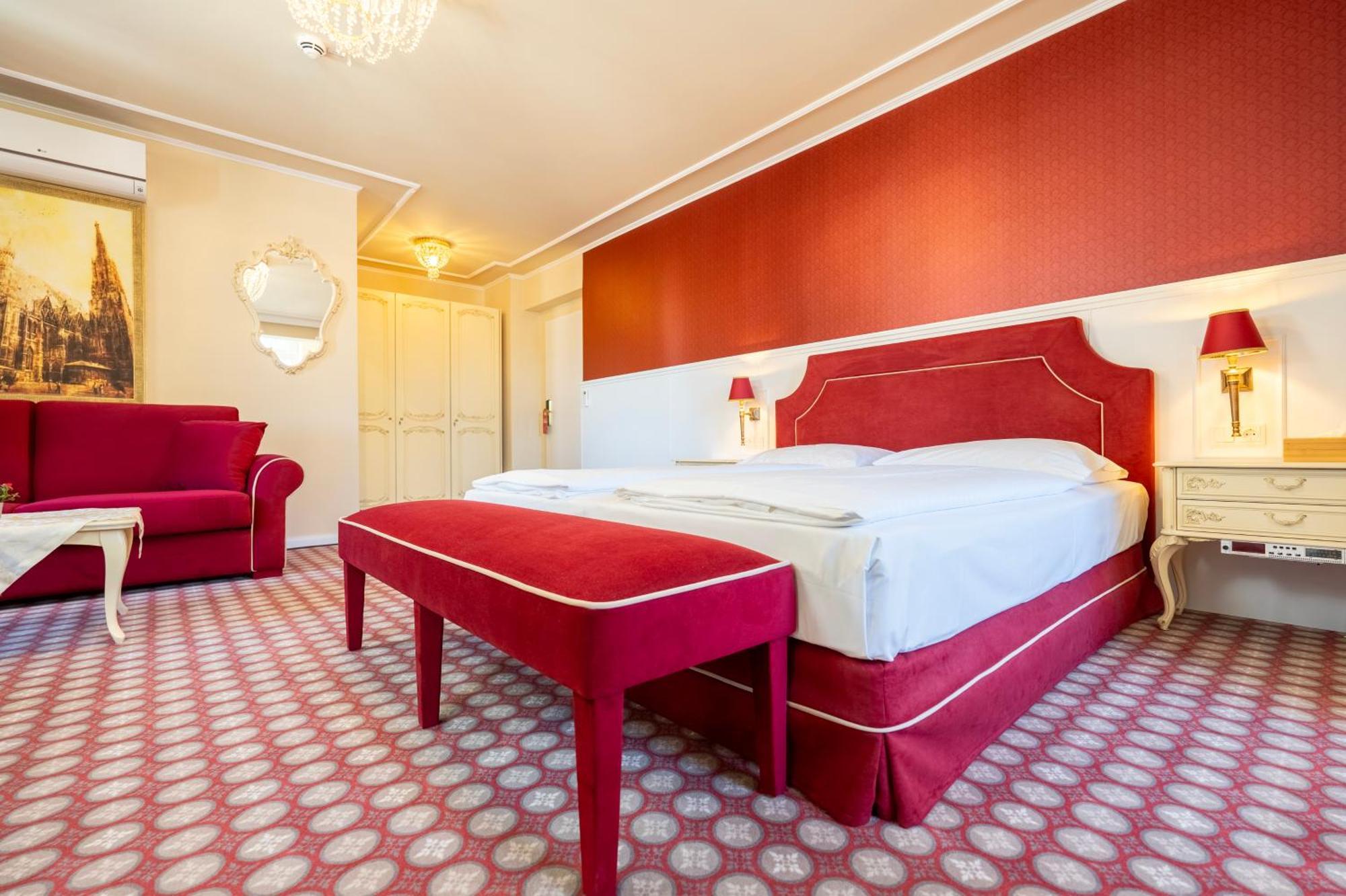 Aviano Boutique Hotel Wina Bagian luar foto