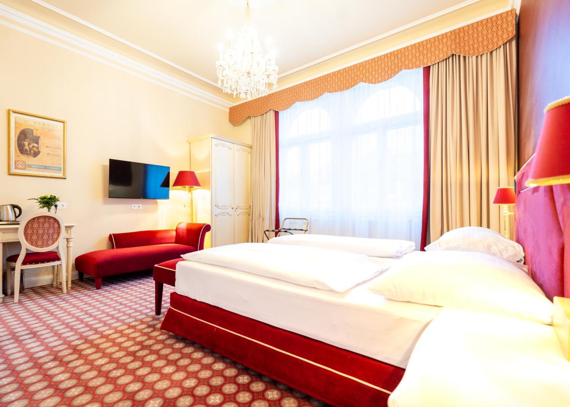 Aviano Boutique Hotel Wina Bagian luar foto