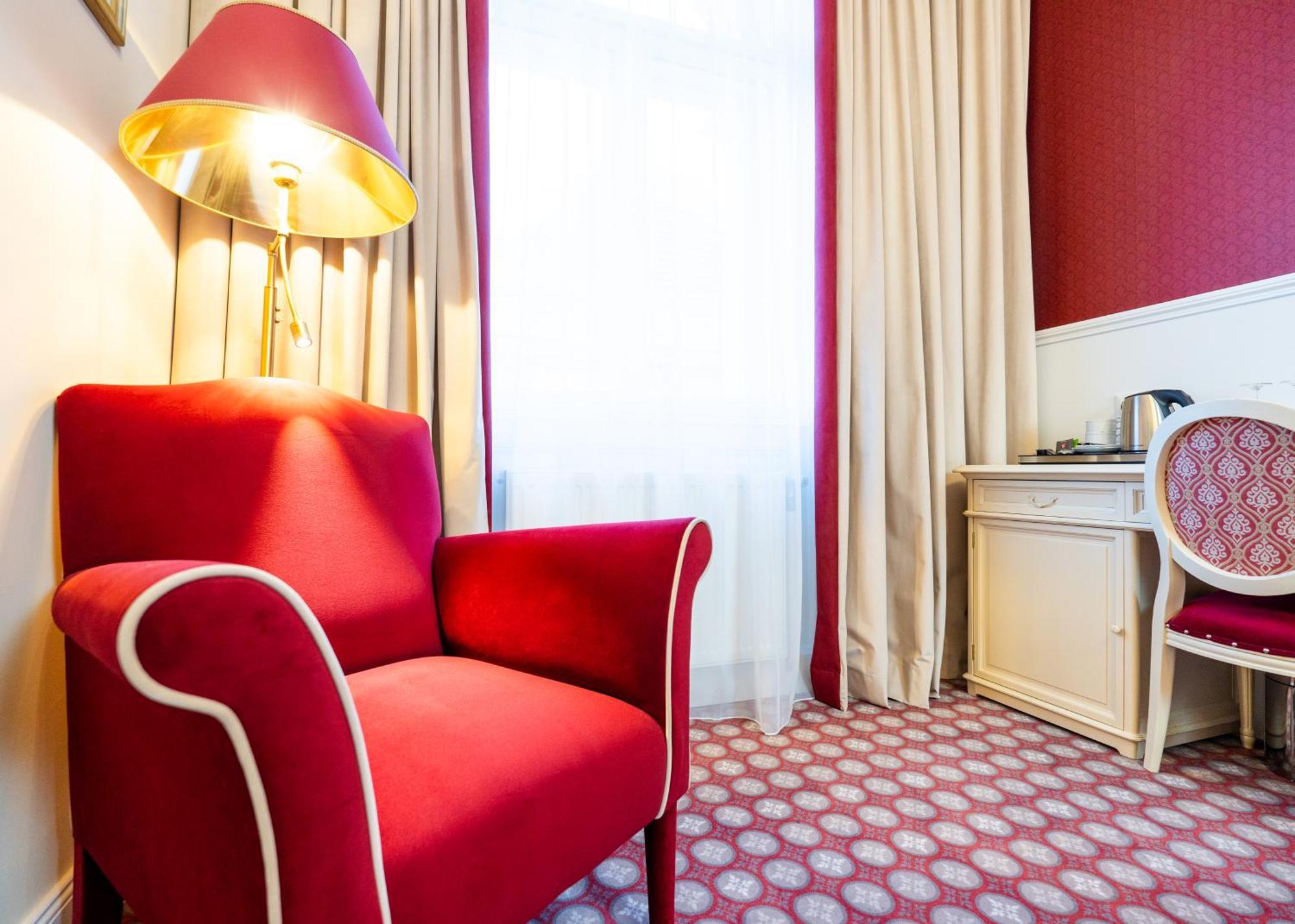 Aviano Boutique Hotel Wina Bagian luar foto