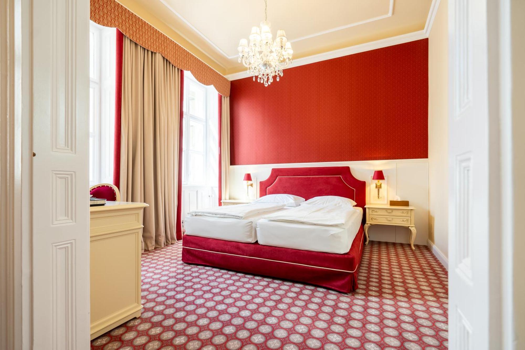 Aviano Boutique Hotel Wina Bagian luar foto