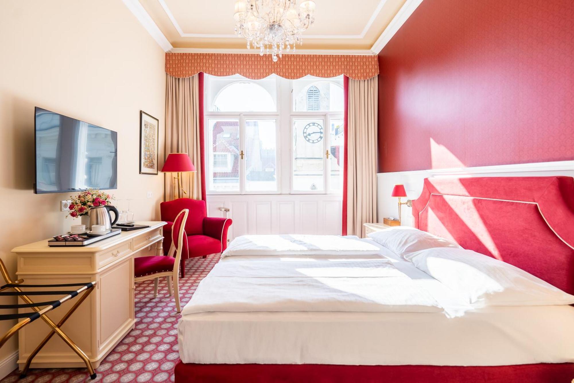 Aviano Boutique Hotel Wina Bagian luar foto