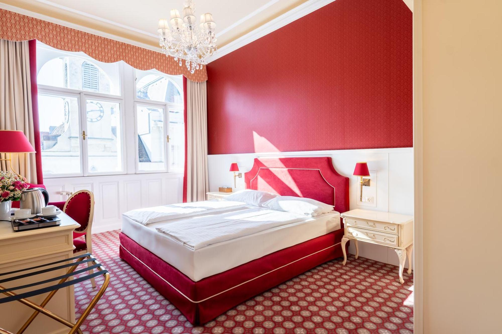 Aviano Boutique Hotel Wina Bagian luar foto