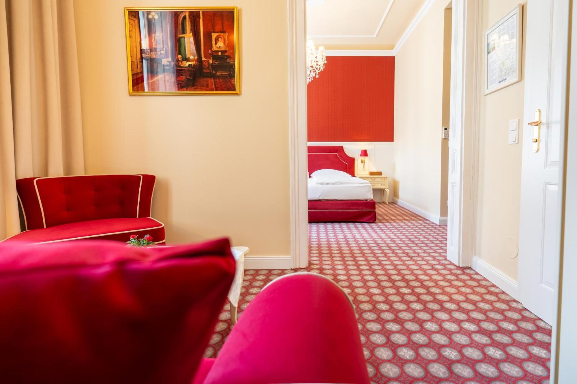 Aviano Boutique Hotel Wina Bagian luar foto